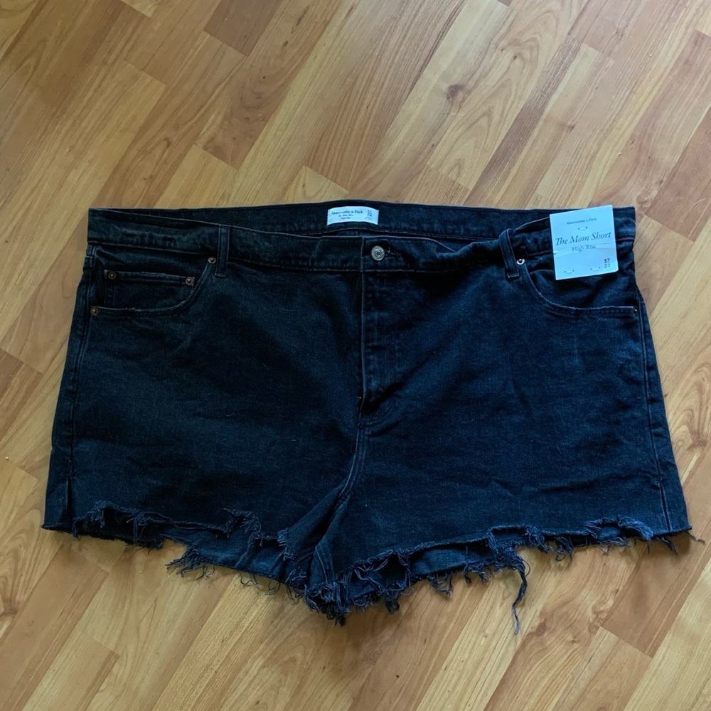 Abercrombie High Rise black Mom shorts - size 37/24